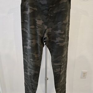 Old Navy Active Women's Camouflage Leggings